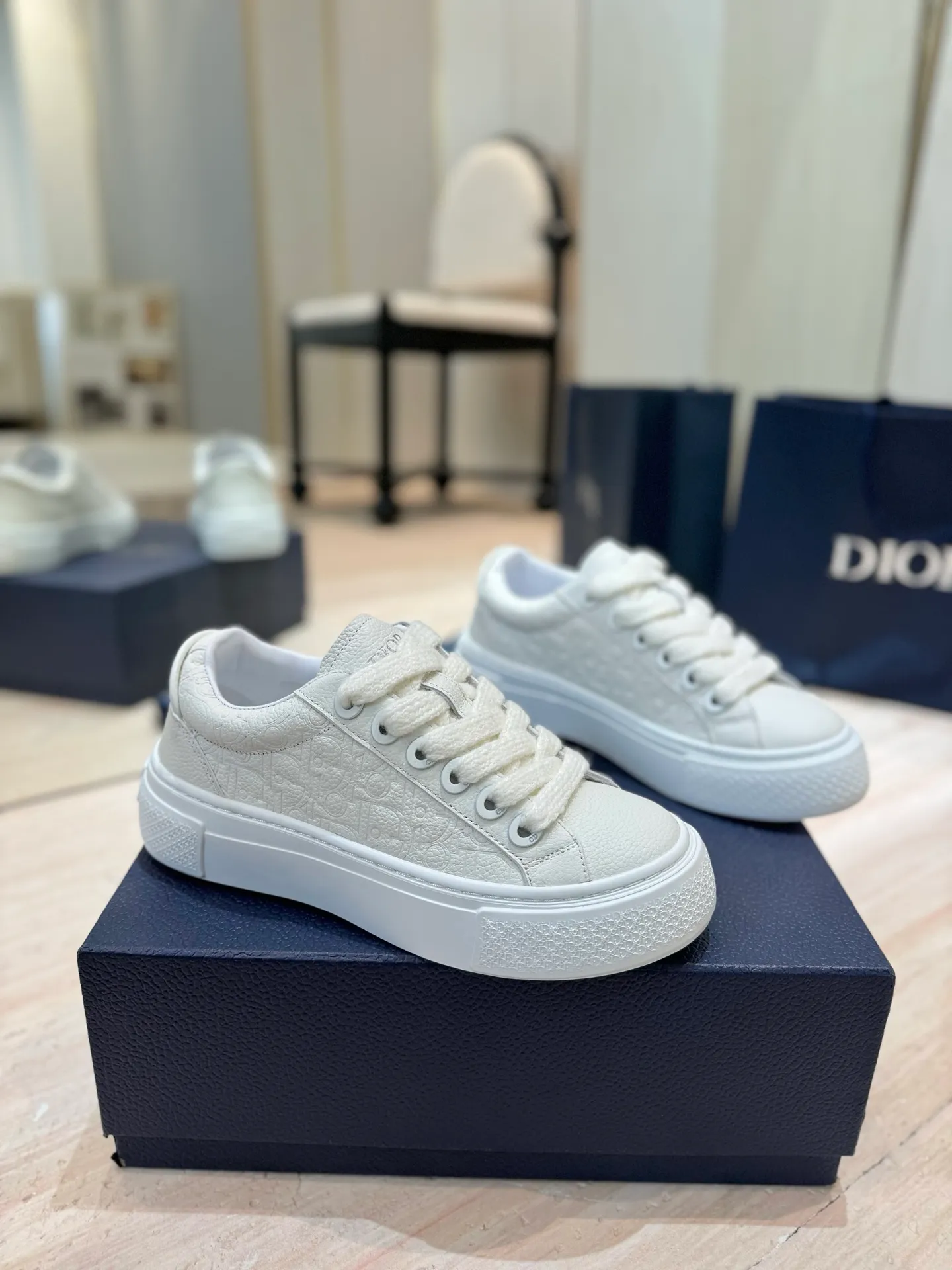 👟👟Ex-factory price 600👟👟 (Top version) Dior 2025 autumn and winter haute couture series new men's shoes CD jelly-colored flat casual shoes Dior and STONE ISLAND B33 round toe lace-up canvas skate shoes Stars' same style Oblique letter logo embroidered retro color-blocking sneakers The top high-end version on the market ✅ Upper: imported custom calfskin/suede leather ✅Inner: water-dyed cowhide lining ✅Outsole: original open-molded Tpu outsole ✅Packaging: full set of original box ✅Size: 35-45 (46 pieces customized, non-refundable)
